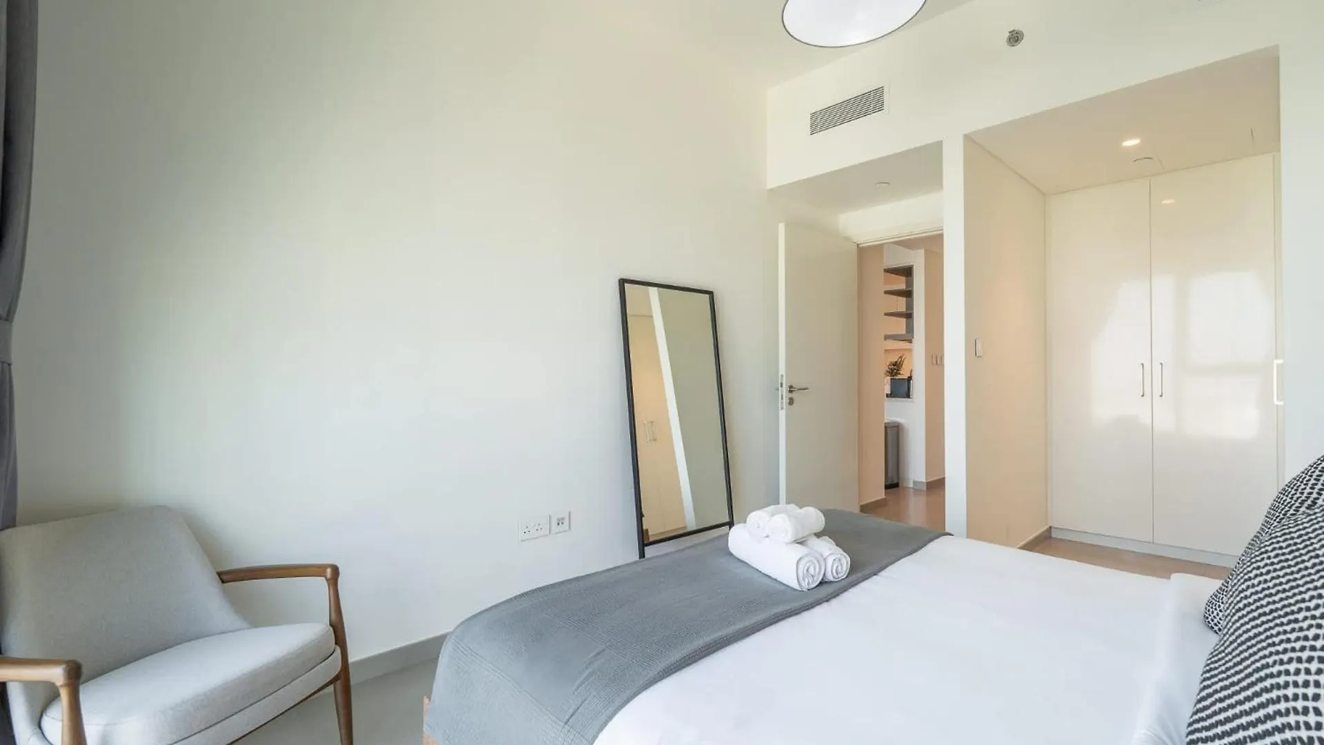 דובאי Modern 1-Bedroom Apartment Perfect For Family In Downtown With Skyline Views