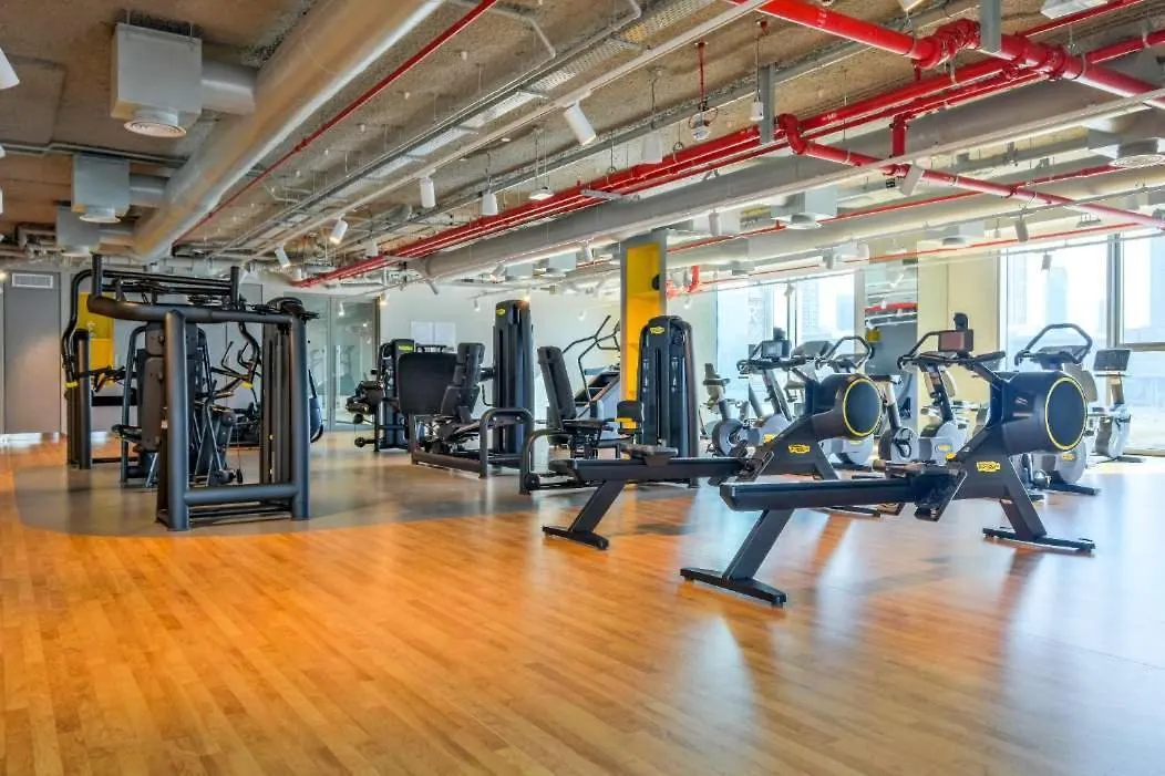 Modern 1-Bedroom Apartment Perfect For Family In Downtown With Skyline Views Dubai 0*,