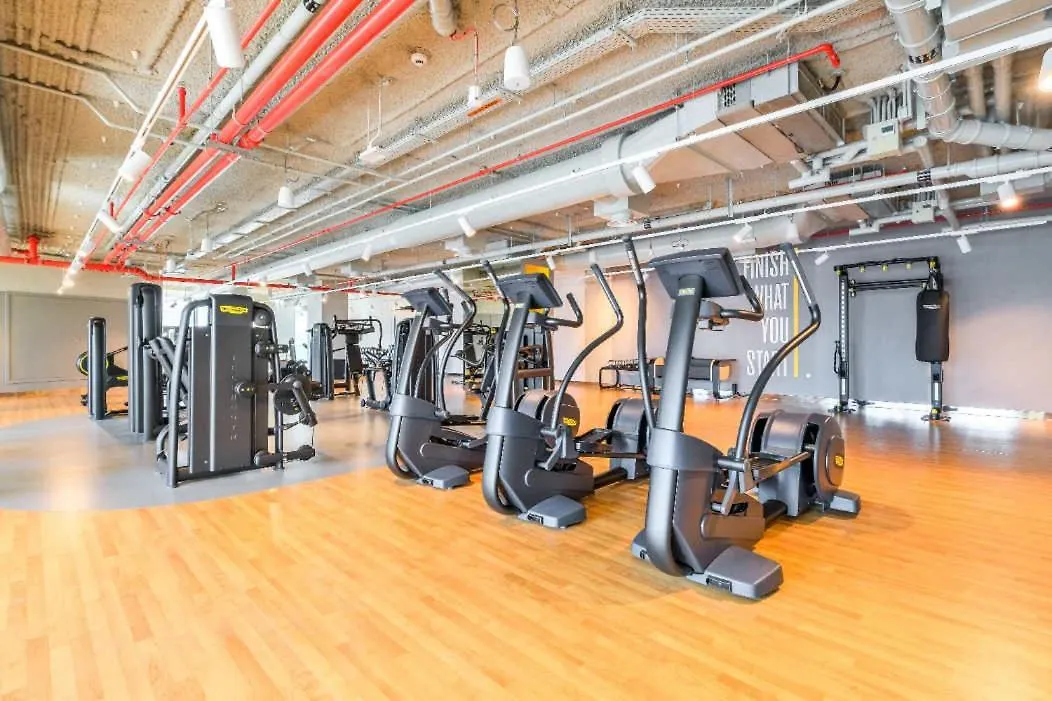 Modern 1-Bedroom Apartment Perfect For Family In Downtown With Skyline Views Dubai