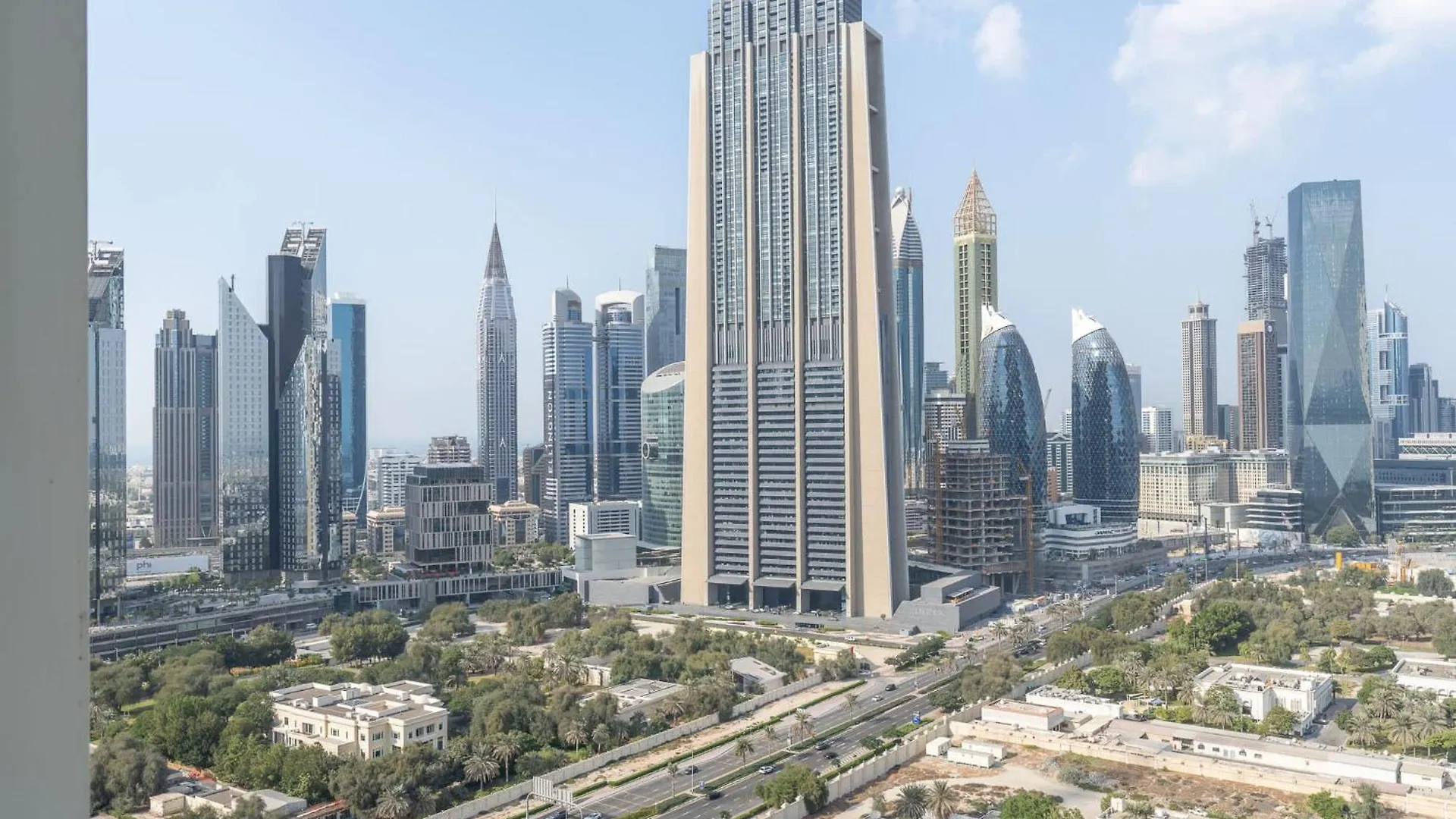 Modern 1-Bedroom Apartment Perfect For Family In Downtown With Skyline Views Dubai