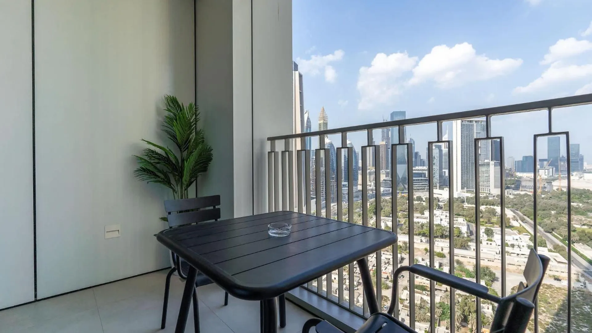 Modern 1-Bedroom Apartment Perfect For Family In Downtown With Skyline Views Dubai United Arab Emirates