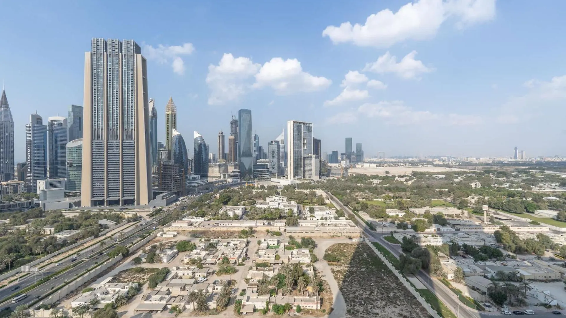 Modern 1-Bedroom Apartment Perfect For Family In Downtown With Skyline Views Dubai