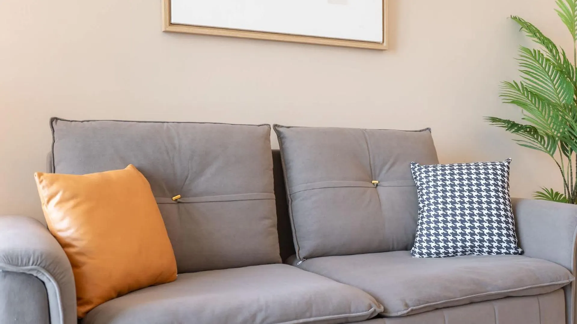 Modern 1-Bedroom Apartment Perfect For Family In Downtown With Skyline Views Dubai 0*,