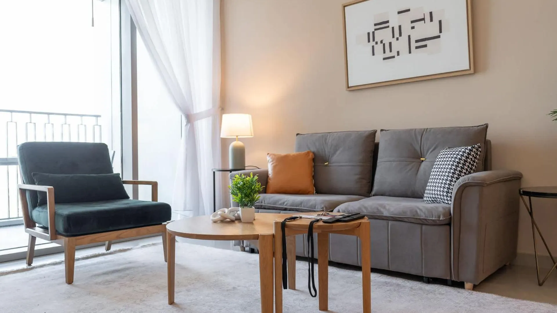 Modern 1-Bedroom Apartment Perfect For Family In Downtown With Skyline Views Dubai