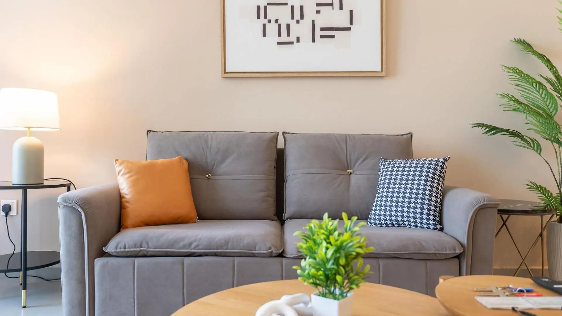 Modern 1-Bedroom Apartment Perfect For Family In Downtown With Skyline Views Dubai